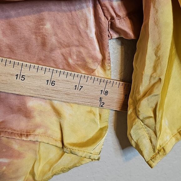 NWOT VICI Small Tie-Dye Button-Up Kimono Sleeve Satin Women's Top - Picture 7 of 7